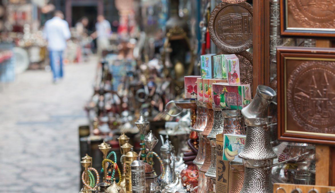 Souvenirs in der Alstadt von Mostar &copy; paul prescot - fotolia.com