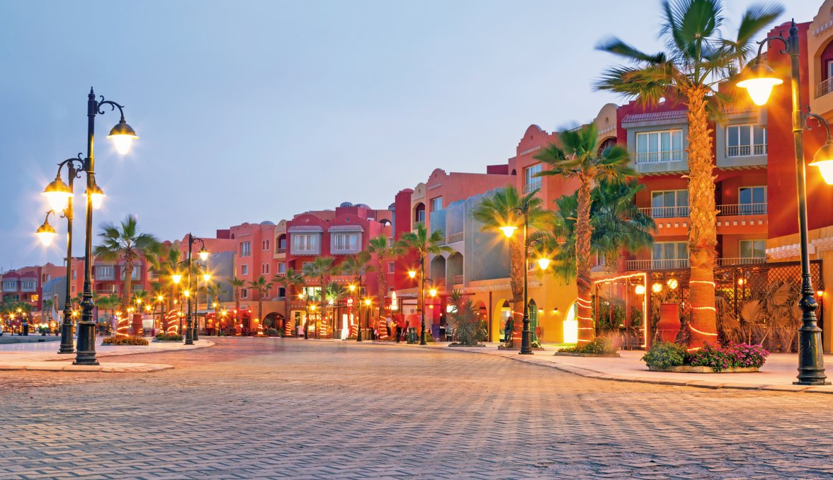 Promenade am Hafen von Hurghada &copy; Patryk Kosmider-fotolia.com