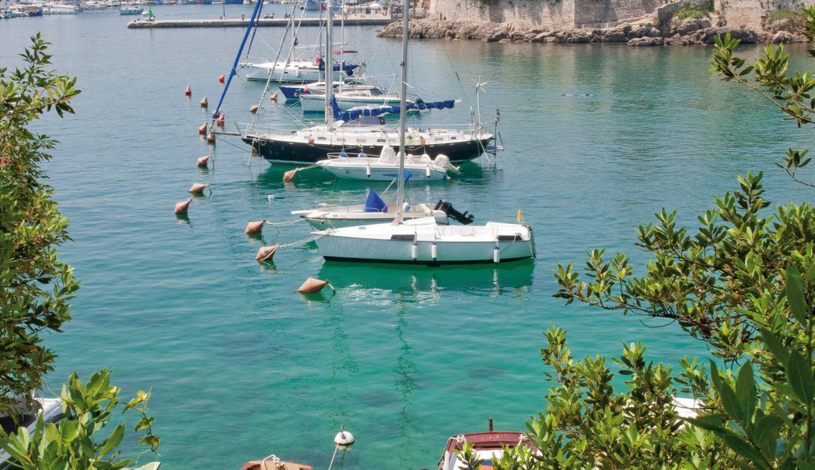 Hafen der Stadt Krk &copy; Pablo Debat-fotolia.com