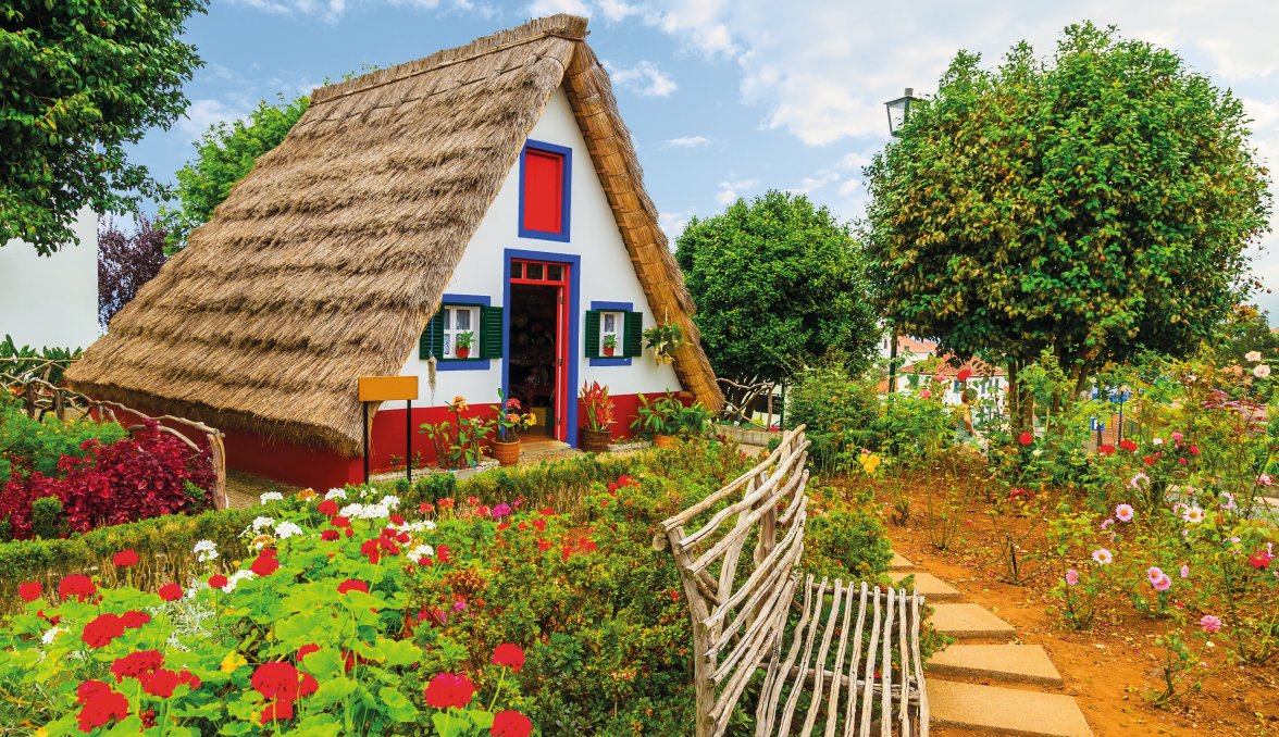 Traditionelles Haus in Santana &copy; pkazmierczak - stock.adobe.com