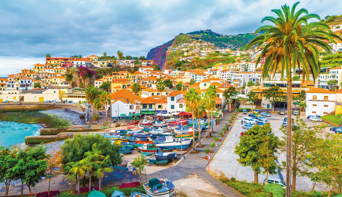Blick auf Câmara de Lobos &copy; Balate Dorin-stock.adobe.com