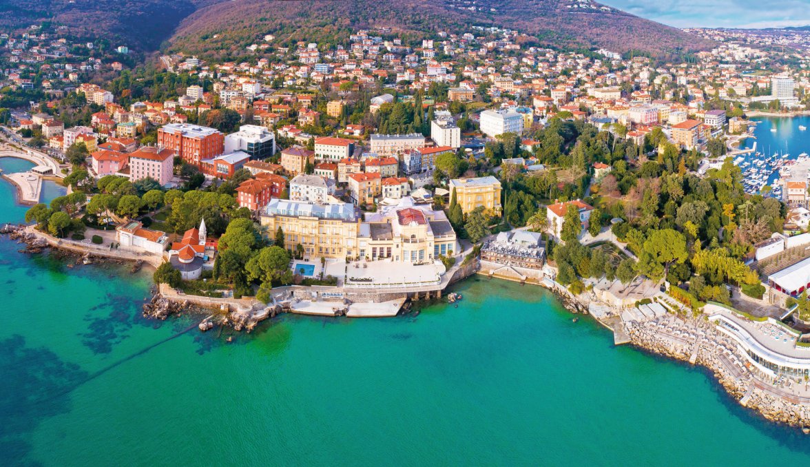 Blick auf Optaija &copy; xbrchx - stock.adobe.com
