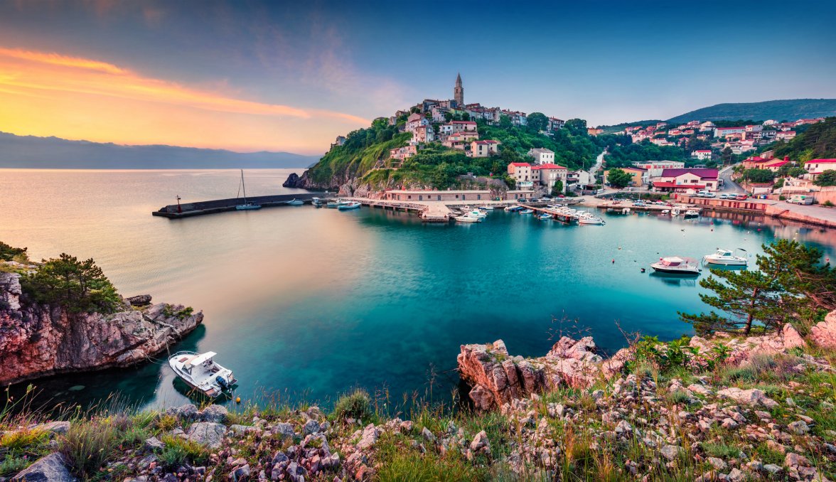 Blick auf Vrbnik &copy; Andrew Mayovskyy - stock.adobe.com