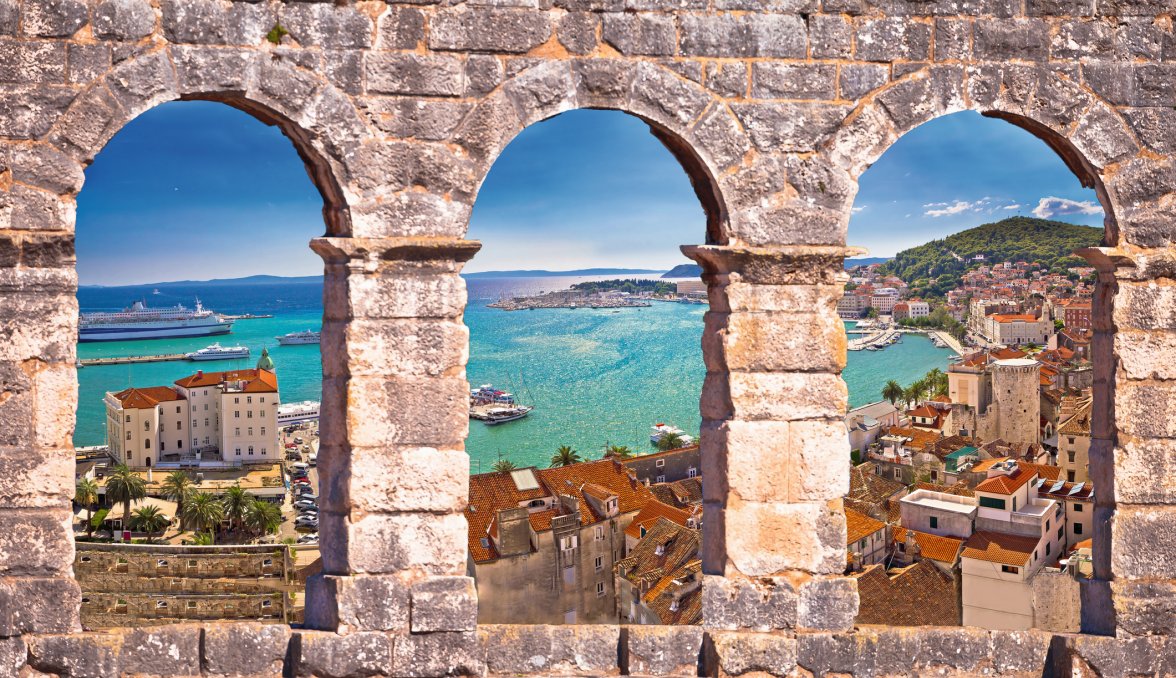 Blick auf Split &copy; xbrchx - stock.adobe.com
