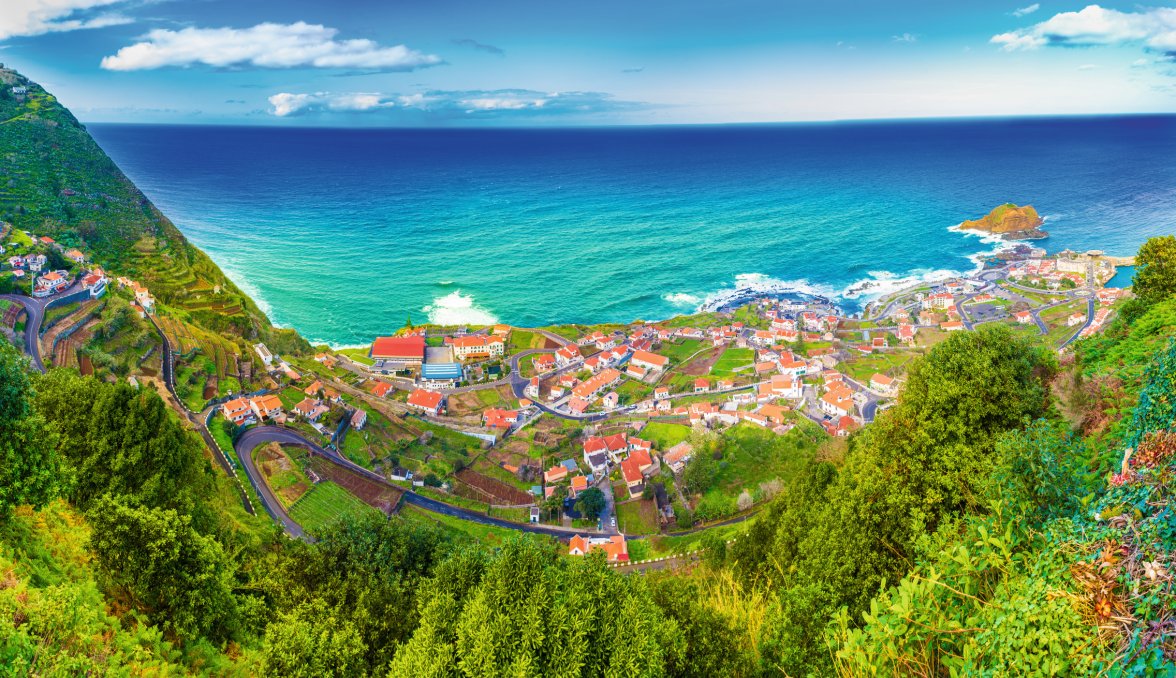 Blick auf Porto Moniz &copy; Balate Dorin - stock.adobe.com