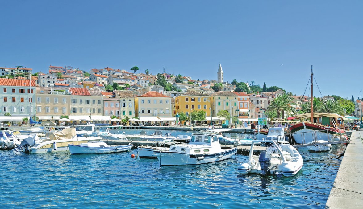 Mali Losinj auf der Insel Losinj in der Kvarnerbucht &copy; travelpeter - stock.adobe.com