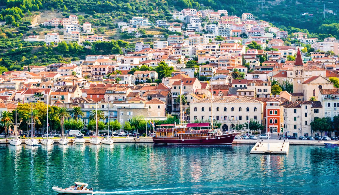 Hafen von Makarska &copy; Evaldas - stock.adobe.com
