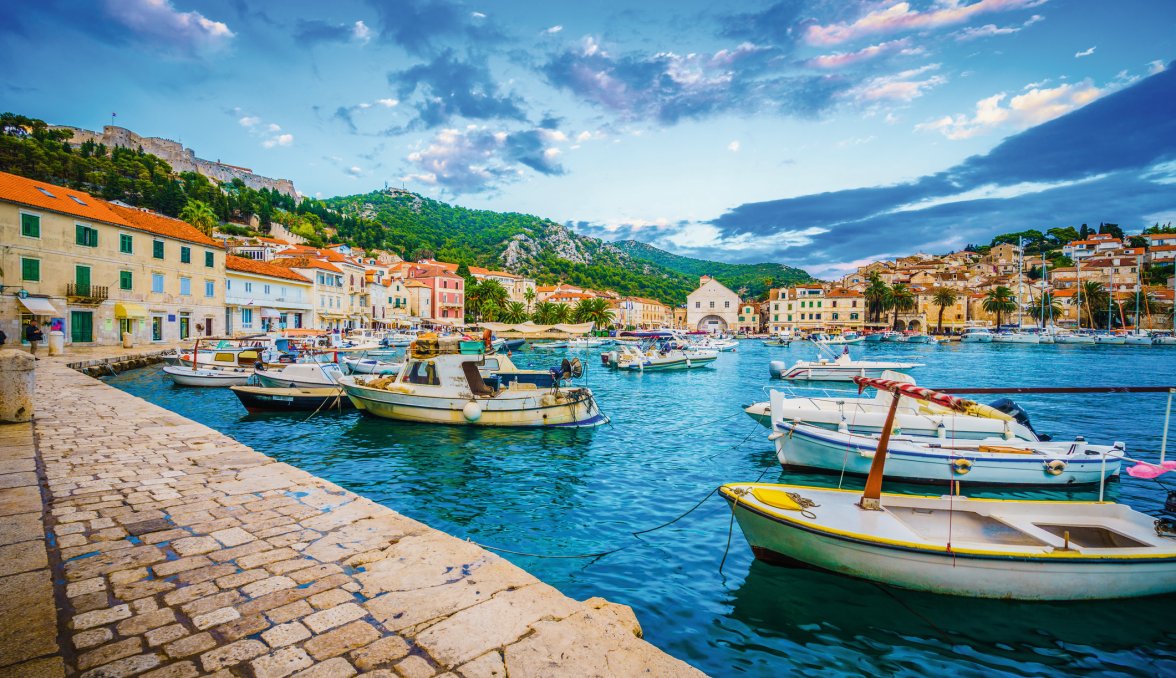 Küstenstadt Hvar &copy; Pawel Pajor - stock.adobe.com