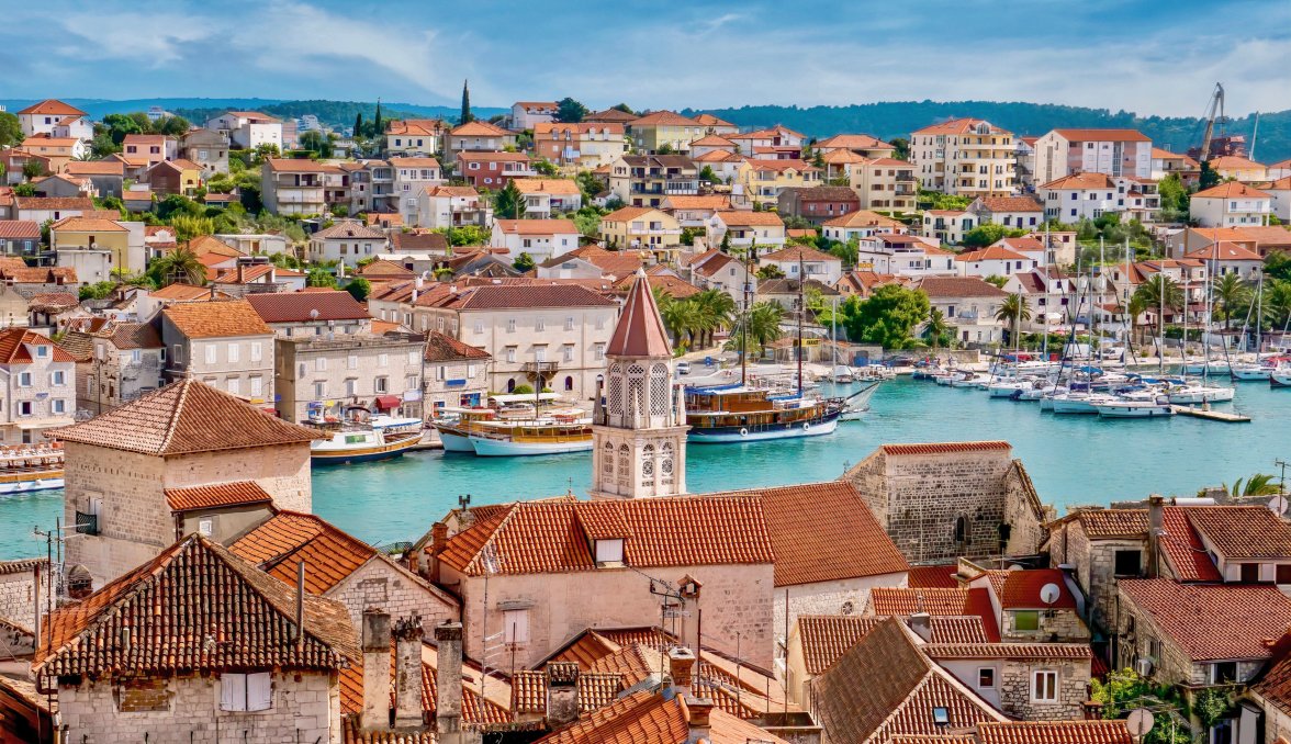 Blick auf Trogir &copy; Cheryl Ramalho - stock.adobe.com