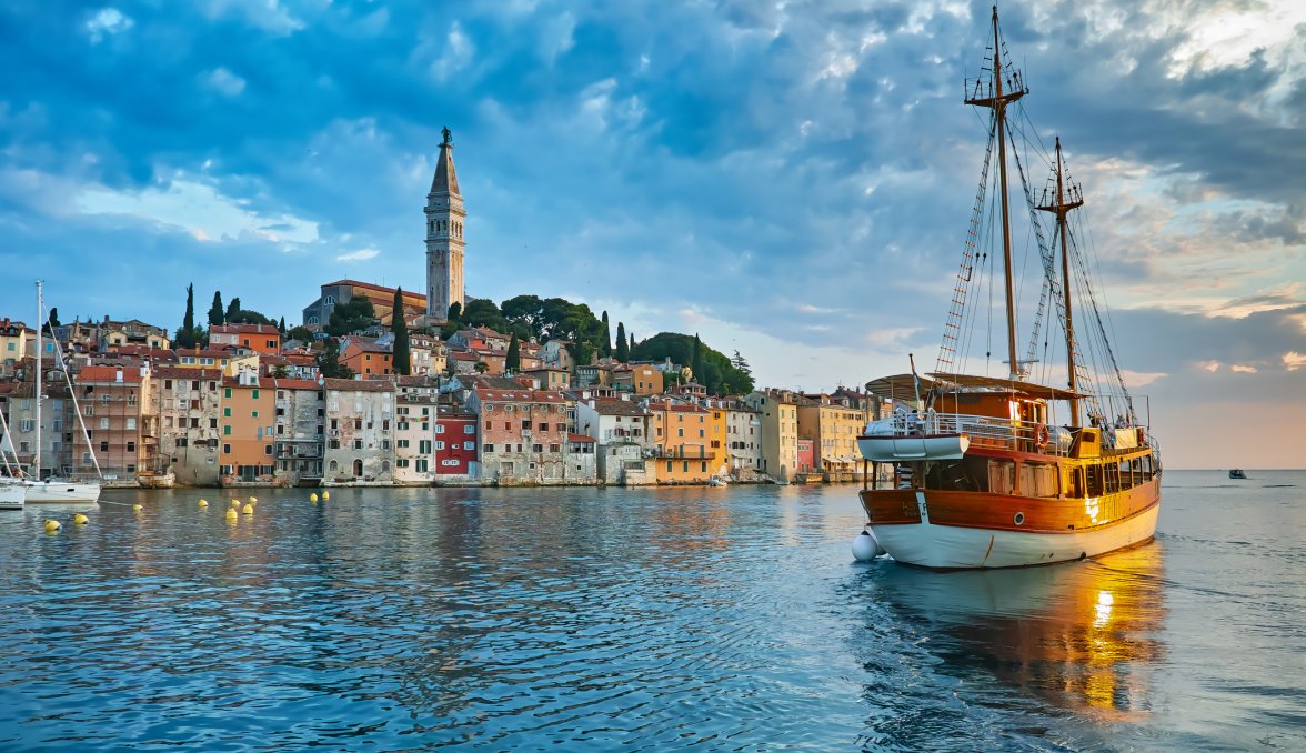 Blick auf Rovinj  &copy; Daniel - stock.adobe.com