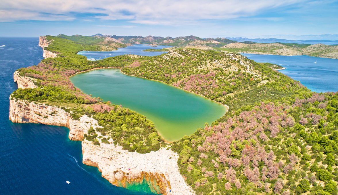 Mir Lake im Telascica Naturpark &copy; xbrchx - stock.adobe.com