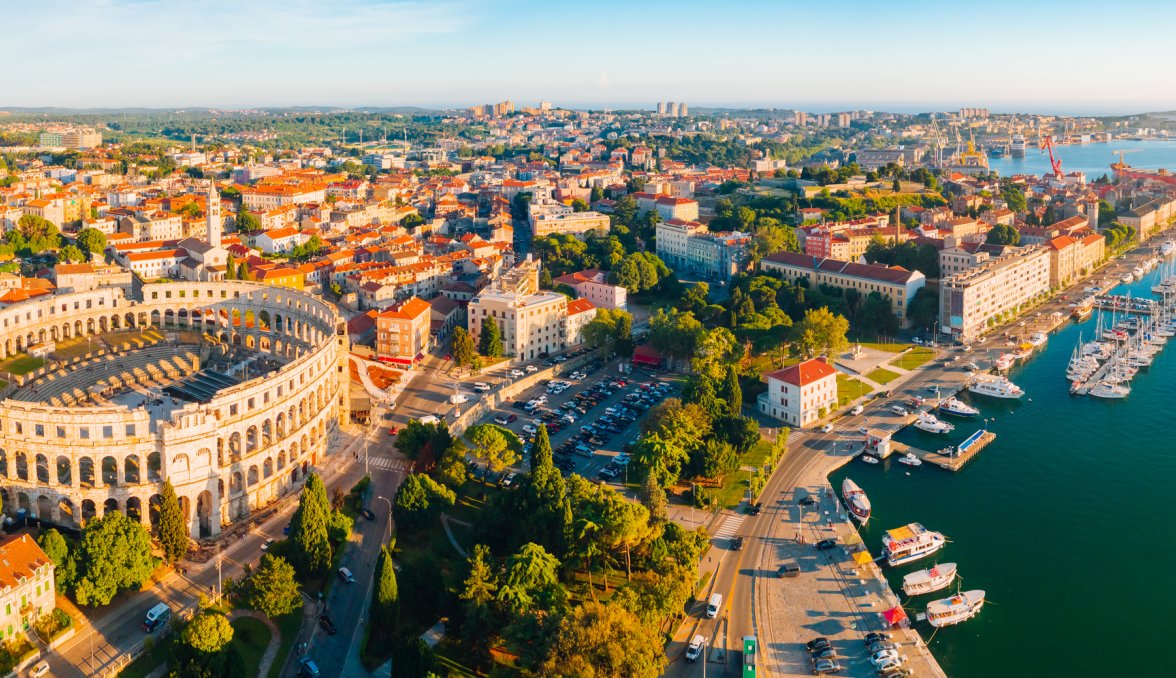 Blick auf Pula &copy; Leonid Tit - stock.adobe.com