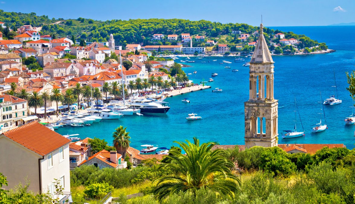 Hafen von Hvar &copy; xbrchx - stock.adobe.com
