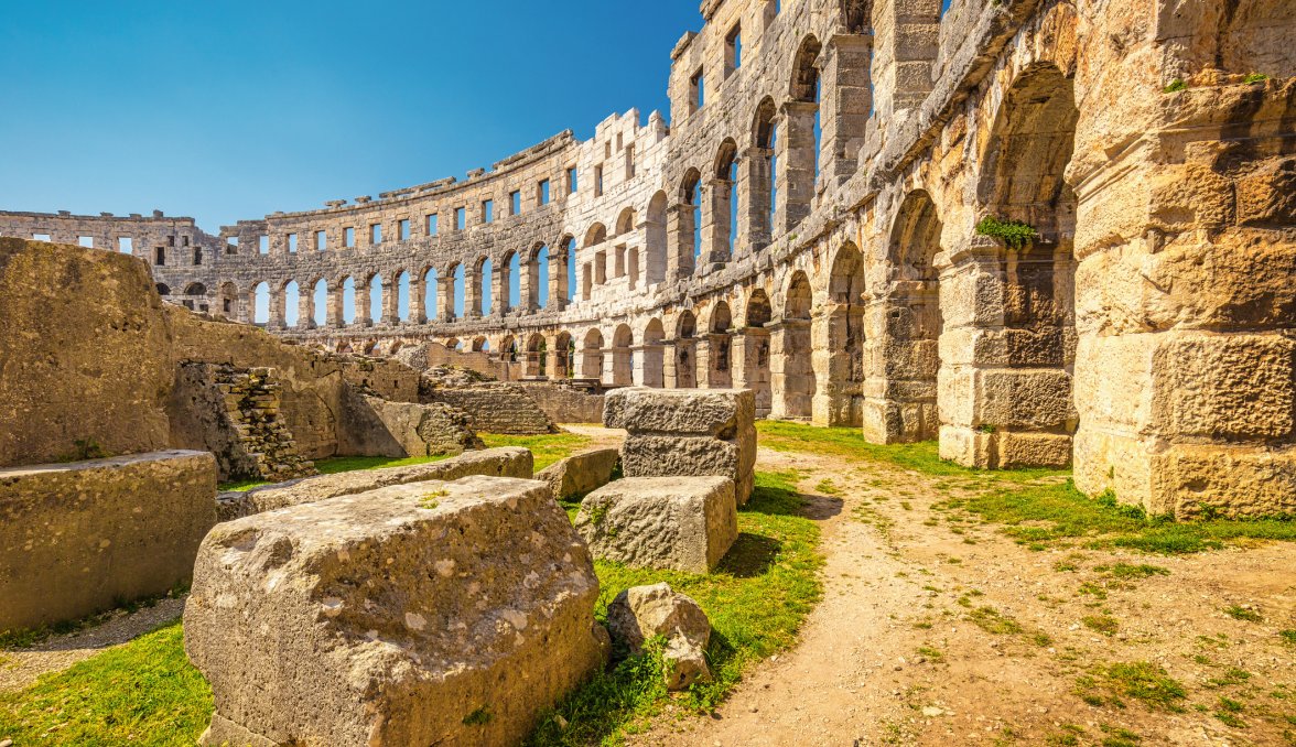 Arena in Pula &copy; Viliam - stock.adobe.com