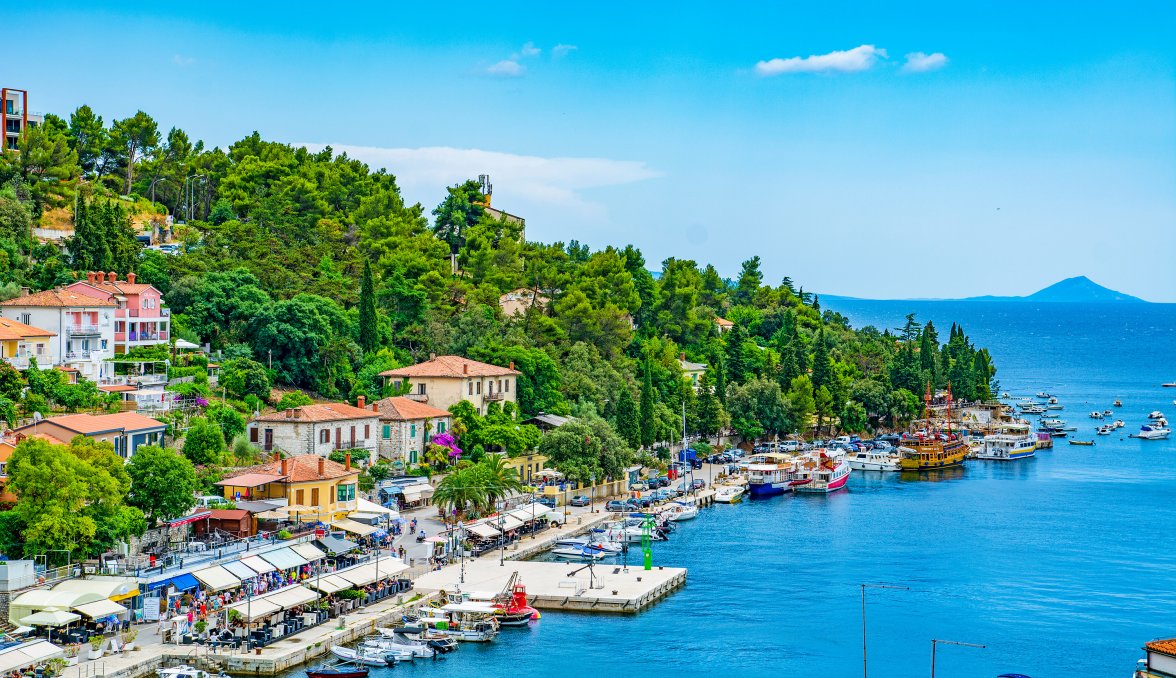 Promenade in Rabac &copy; Flaviu Boerescu - stock.adobe.com