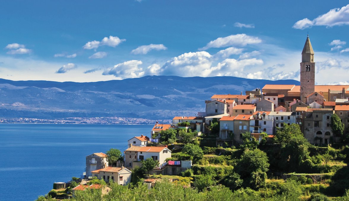 Blick auf Vrbnik &copy; xbrchx-fotolia.com