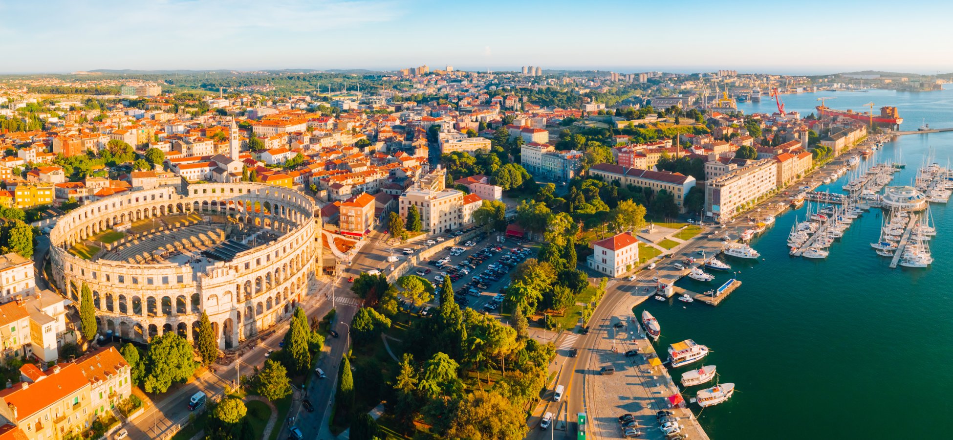 Blick auf Pula &copy; Leonid Tit - stock.adobe.com