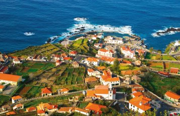 Felsenbäder in Porto Moniz &copy; dinozzaver - fotolia.com