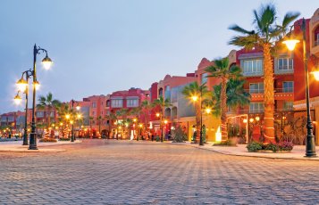 Promenade am Hafen von Hurghada &copy; Patryk Kosmider-fotolia.com