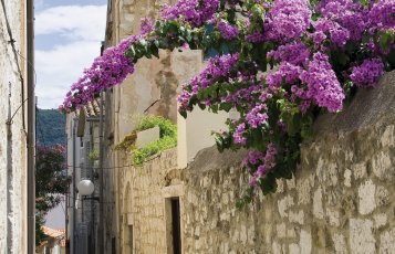 Gasse in der Altstadt von Rab &copy; Dune1981-fotolia.com