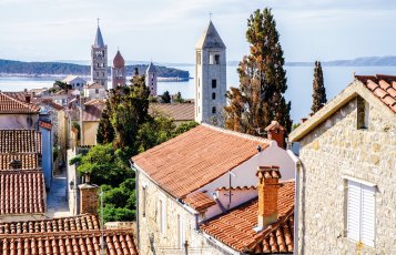 Blick auf die Altstadt von Rab &copy; fottoo-fotolia.com