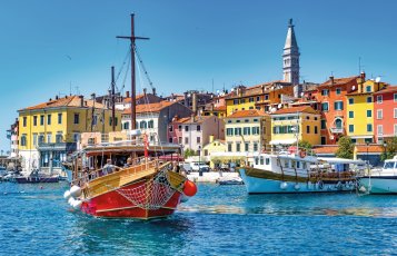 Altstadt und Hafen Rovinj &copy; Comofoto - stock.adobe.com