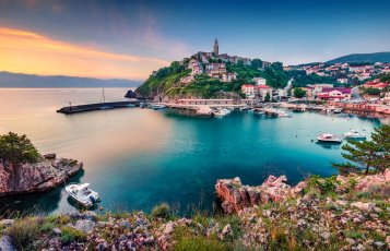 Blick auf Vrbnik &copy; Andrew Mayovskyy - stock.adobe.com