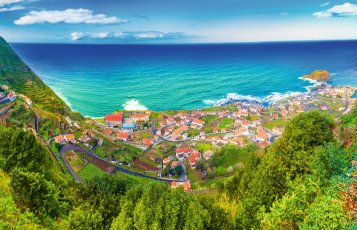 Blick auf Porto Moniz &copy; Balate Dorin - stock.adobe.com
