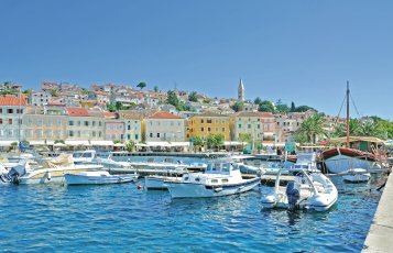Mali Losinj auf der Insel Losinj in der Kvarnerbucht &copy; travelpeter - stock.adobe.com