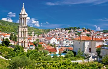 Blick auf die Altstadt von Hvar &copy; xbrchx - stock.adobe.com