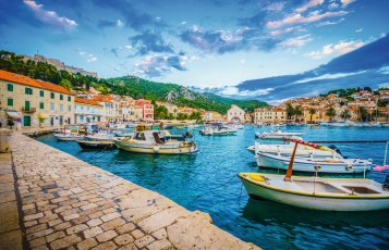 Küstenstadt Hvar &copy; Pawel Pajor - stock.adobe.com