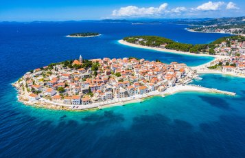 Blick auf Primosten &copy; Mislav - stock.adobe.com