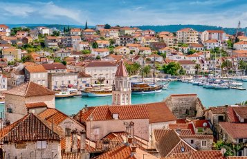 Blick auf Trogir &copy; Cheryl Ramalho - stock.adobe.com