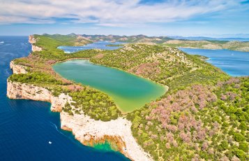 Mir Lake im Telascica Naturpark &copy; xbrchx - stock.adobe.com