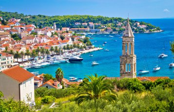 Hafen von Hvar &copy; xbrchx - stock.adobe.com