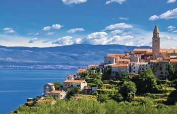 Blick auf Vrbnik &copy; xbrchx-fotolia.com