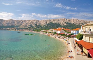 Bucht und Uferpromenade von Baska &copy; Peter Eckert