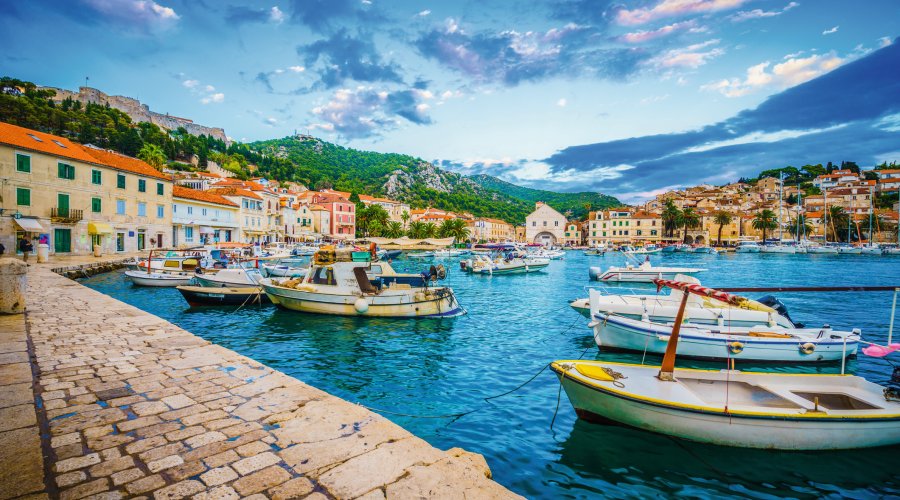 Küstenstadt Hvar &copy; Pawel Pajor - stock.adobe.com