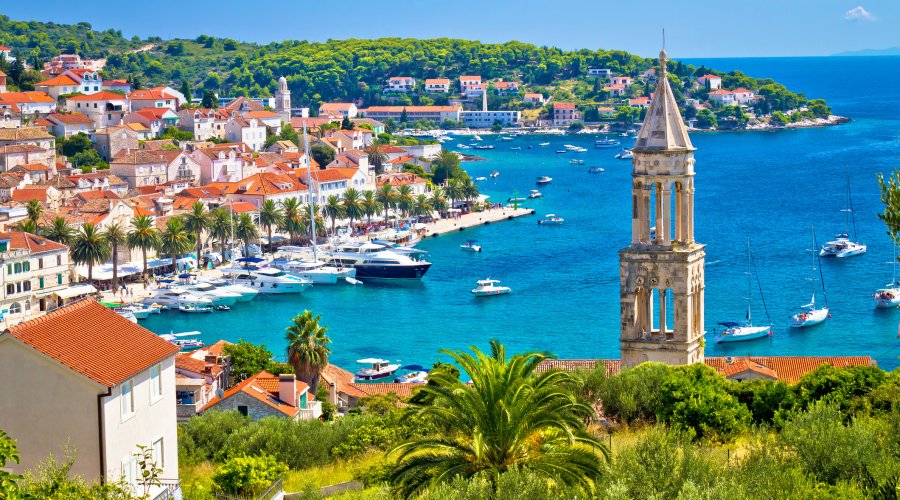 Hafen von Hvar &copy; xbrchx - stock.adobe.com