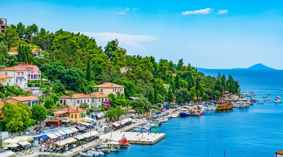 Promenade in Rabac &copy; Flaviu Boerescu - stock.adobe.com