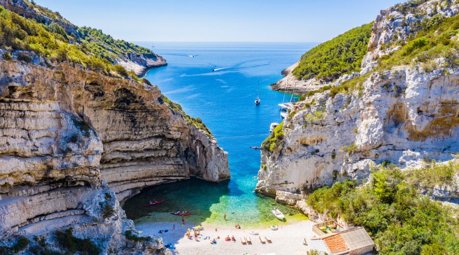 Bucht Stiniva auf der Insel Vis &copy; Mislav - stock.adobe.com